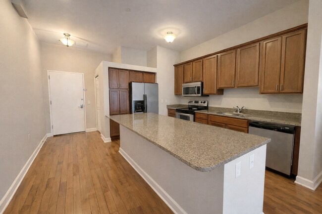 Building Photo - 2 Bedroom, 2 Bathroom