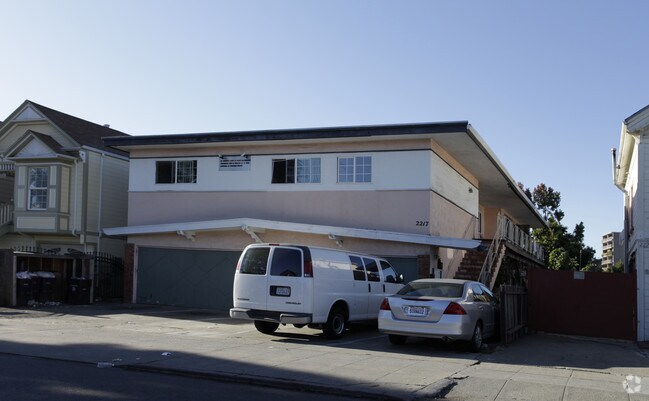 Primary Photo - 2217 Coolidge Ave