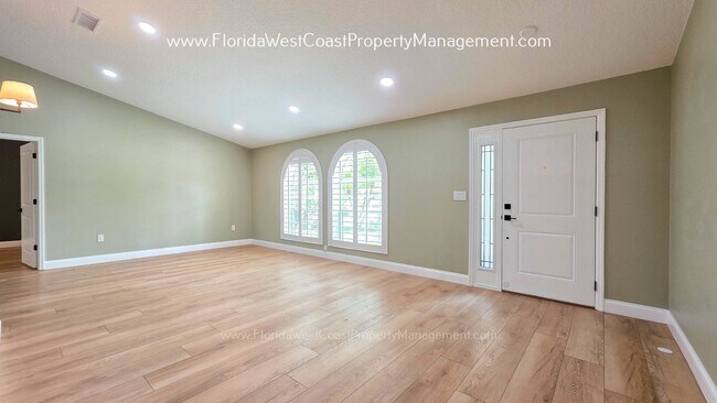 Building Photo - IMPRESSIVE 3 BEDROOM/2 BATH SARASOTA HOME! SUPER LOCATION! PET FRIENDLY!