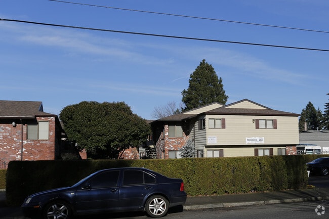 Building Photo - Pennington