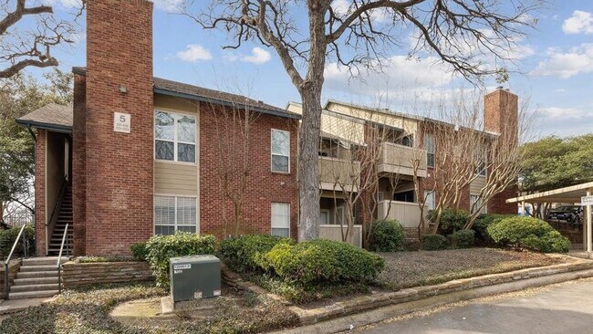 Building Photo - 8750 Park Ln