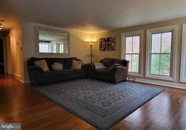 Building Photo - 1235 Hunt Club Ln