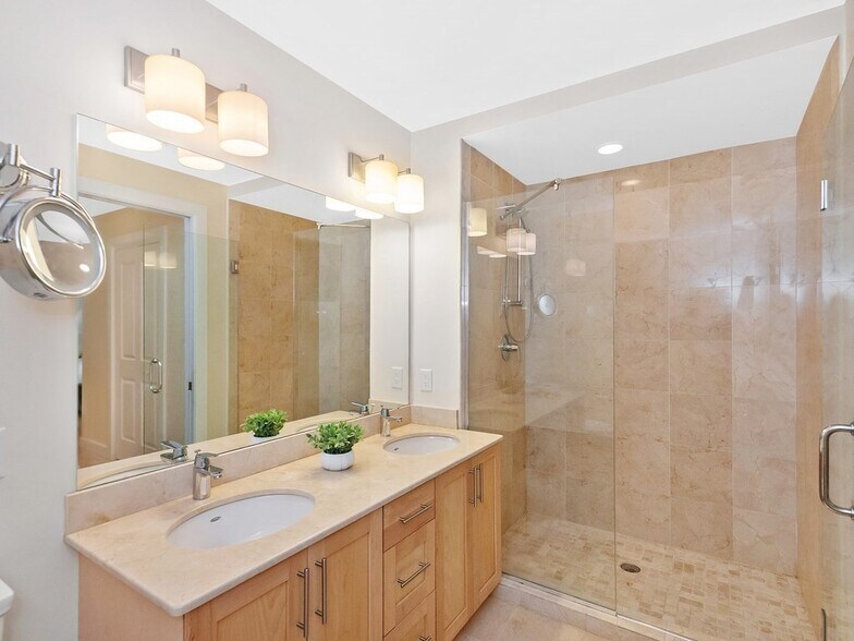 Building Photo - 321 Hammond Pond Pky