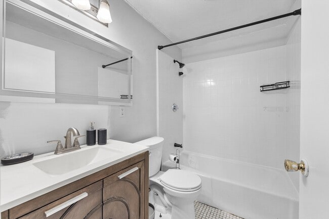 Building Photo - 223 Warren St