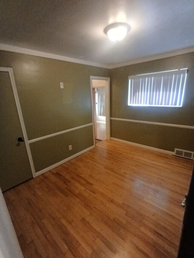 Building Photo - Beautiful, sprawling, brick ranch - $1700/mo