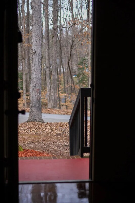 Building Photo - 4 Shore Dr