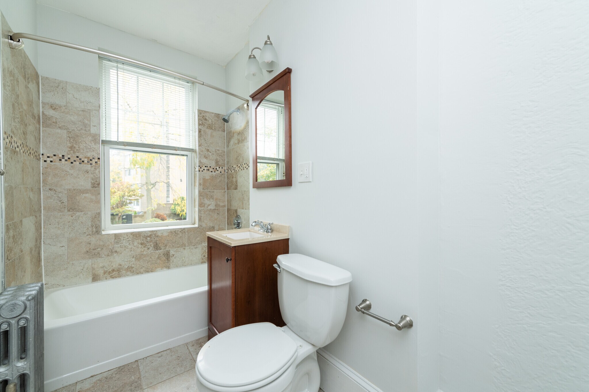 Building Photo - 286 Chestnut Hill Ave