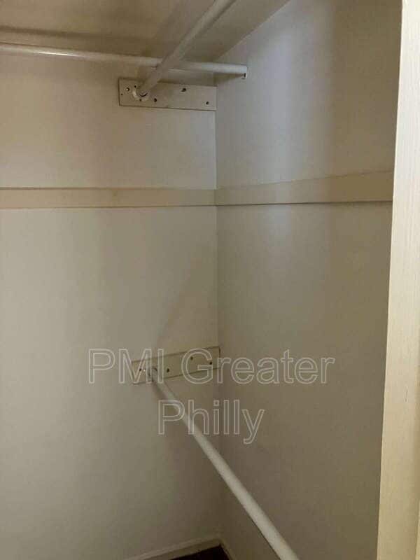 Building Photo - 1688 Bluebird Dr