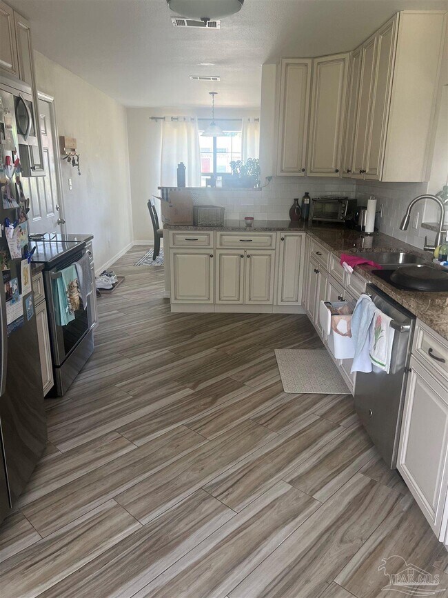 Building Photo - 4207 Cherry Laurel Dr