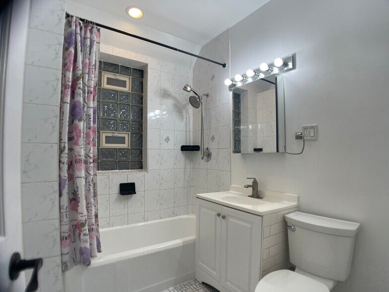 Building Photo - 3721 W Belden Ave