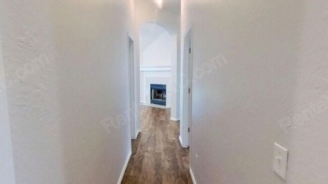 Building Photo - 4 Bed 2 Bath near Buck Thomas Park.