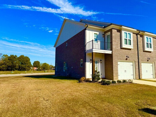 Building Photo - 4364 Ravenwood Park W