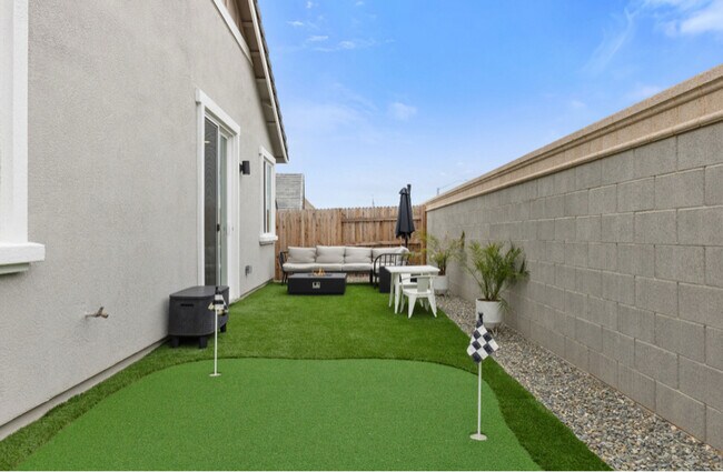 Building Photo - 1305 Swallowtail Dr
