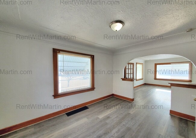 Building Photo - 137 Hope Ave