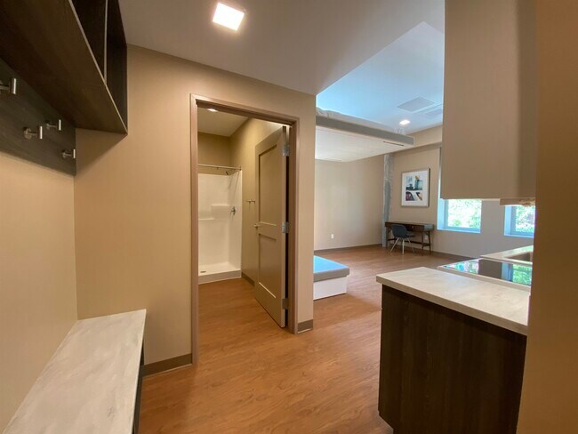 Building Photo - 83 Hanover St