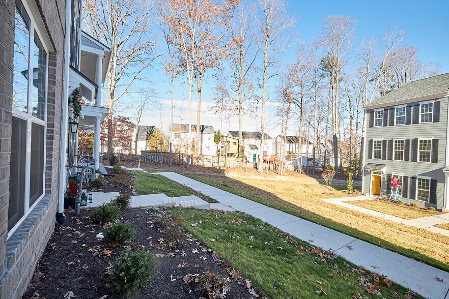 Building Photo - 13868 Randolph Pond Ln