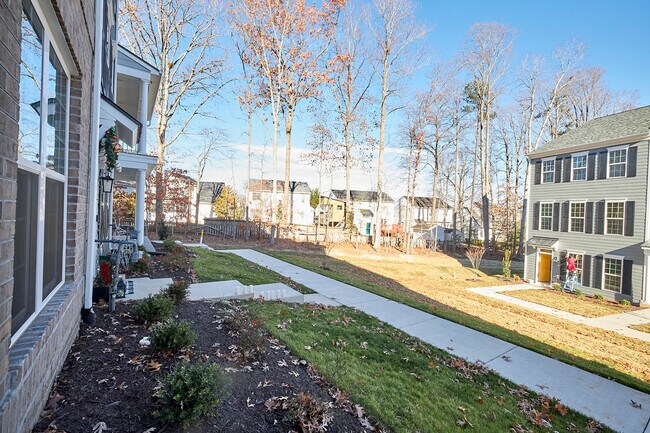 Building Photo - 13868 Randolph Pond Ln