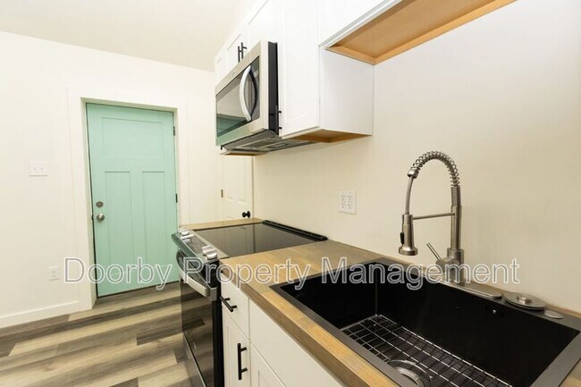 Building Photo - 5640 US-41