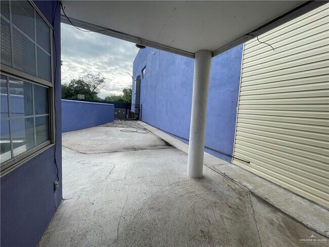 Building Photo - 13 W 18th St