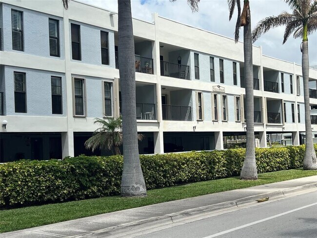 Building Photo - 445 SE 21st Ave