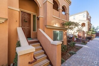 Building Photo - Chula Vista - Adorable 3 Bedroom 3 Bath To...