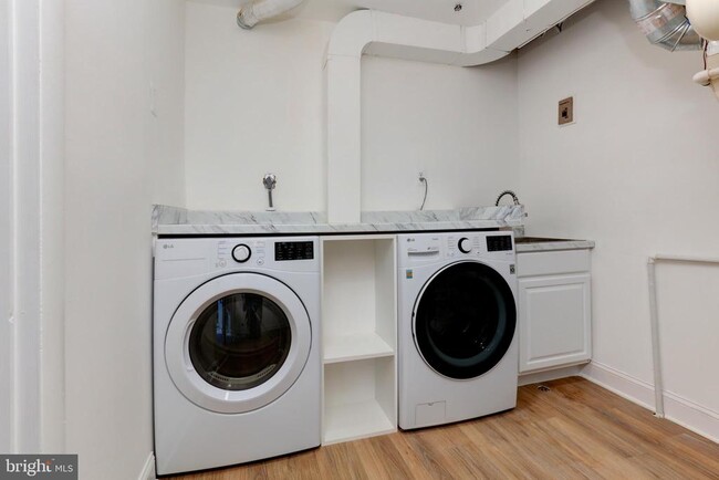 Building Photo - 3858 N Tazewell St