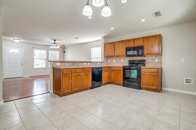 Building Photo - 7940 Meadow View Tr