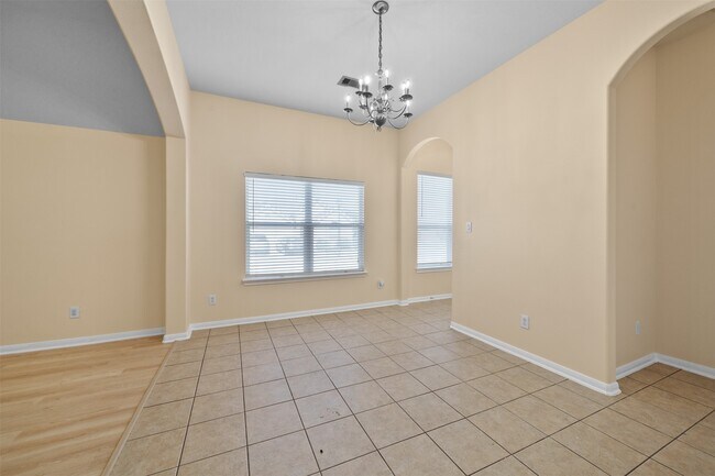 Building Photo - 12119 Lakewood Villa Dr