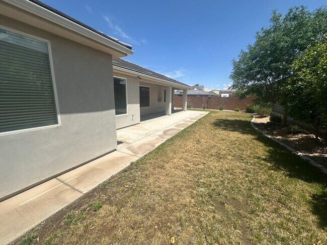 Building Photo - Custom 4 bedroom Single Story. Crimson Cli...