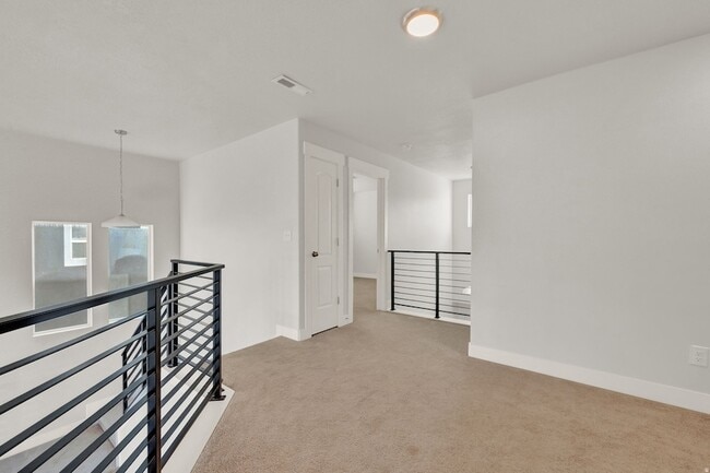Building Photo - 106 N Midland Dr