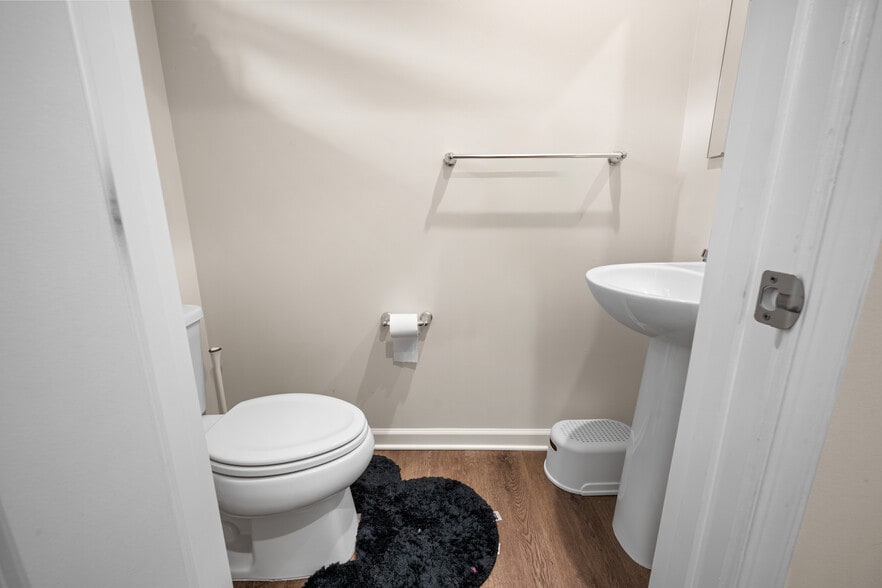 Building Photo - 71 Southwind Dr