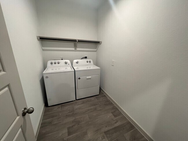 Building Photo - 7719 Brushwood Dr