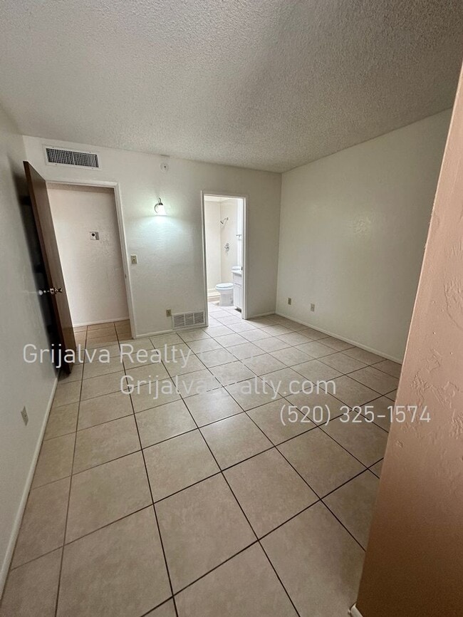 Building Photo - 1255 E Halcyon Rd