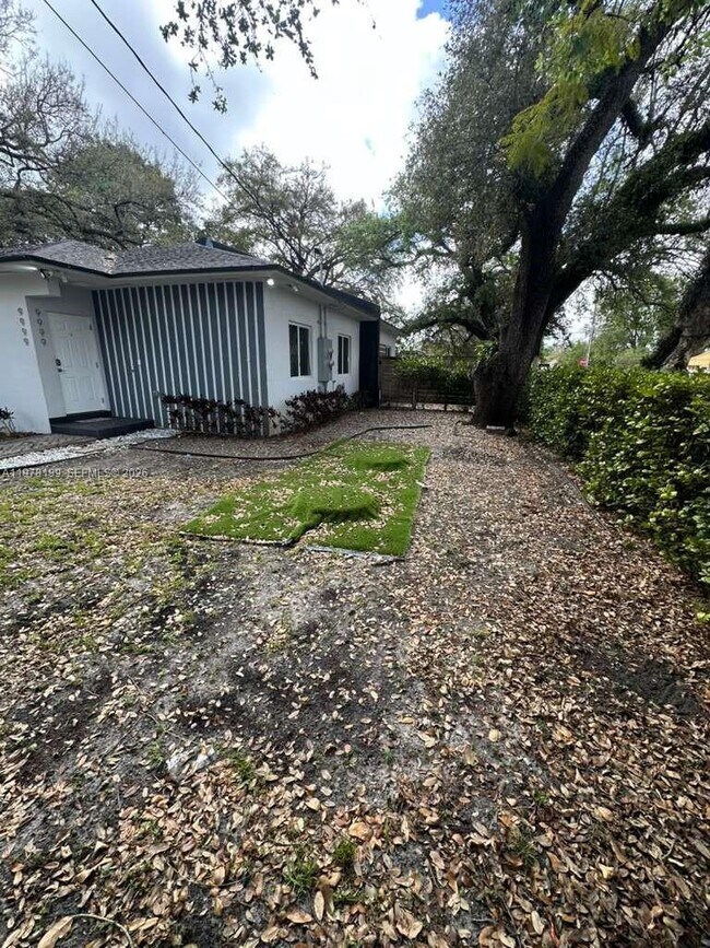 Building Photo - 9999 NW 23rd Ave