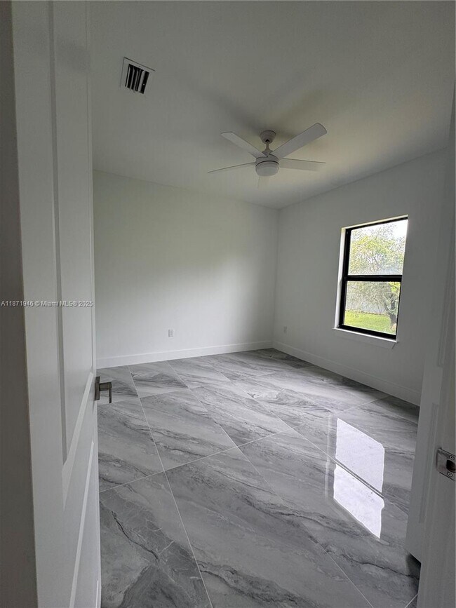 Building Photo - 1403 Unice Ave N