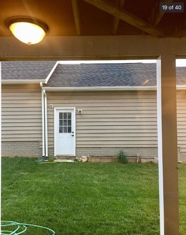 Building Photo - Large Townhome in Wormans Mill!