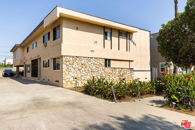 Building Photo - 1451 S Norton Ave