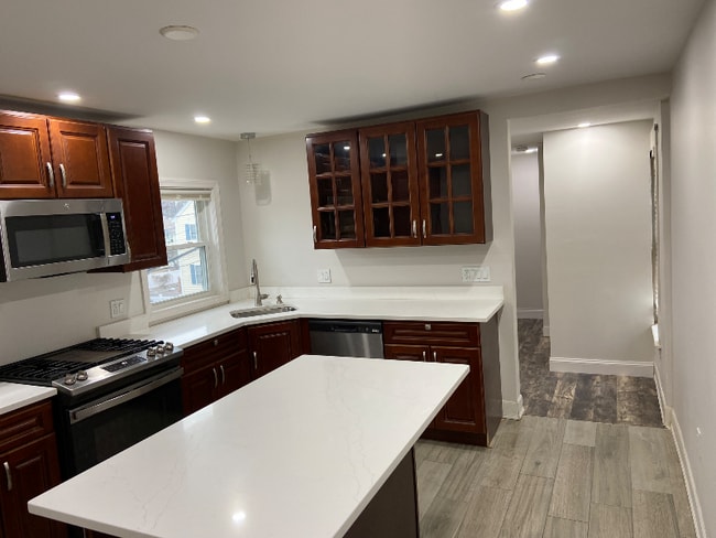 Building Photo - 41 Austin St