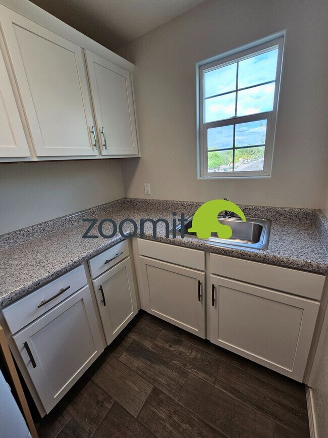 Building Photo - Wonderful 5 bedroom home **Coming Soon May 2026***
