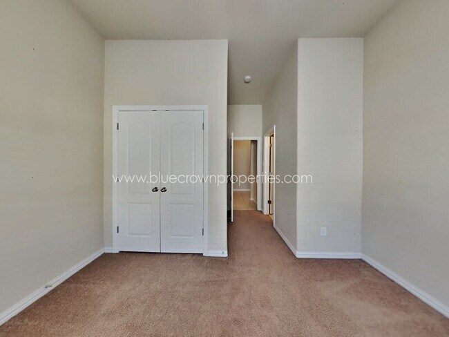 Building Photo - 1618 Sherwood Dr