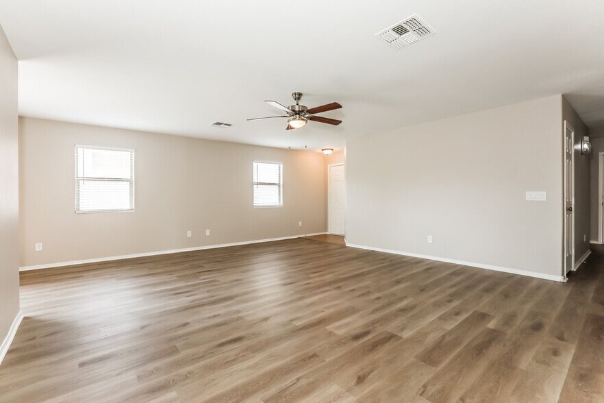 Building Photo - 30559 N Nightingale Rd