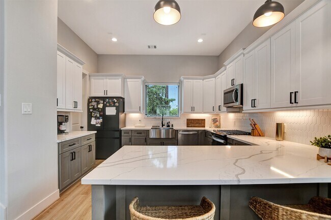 Building Photo - 3704 Creekmont Grn Ln
