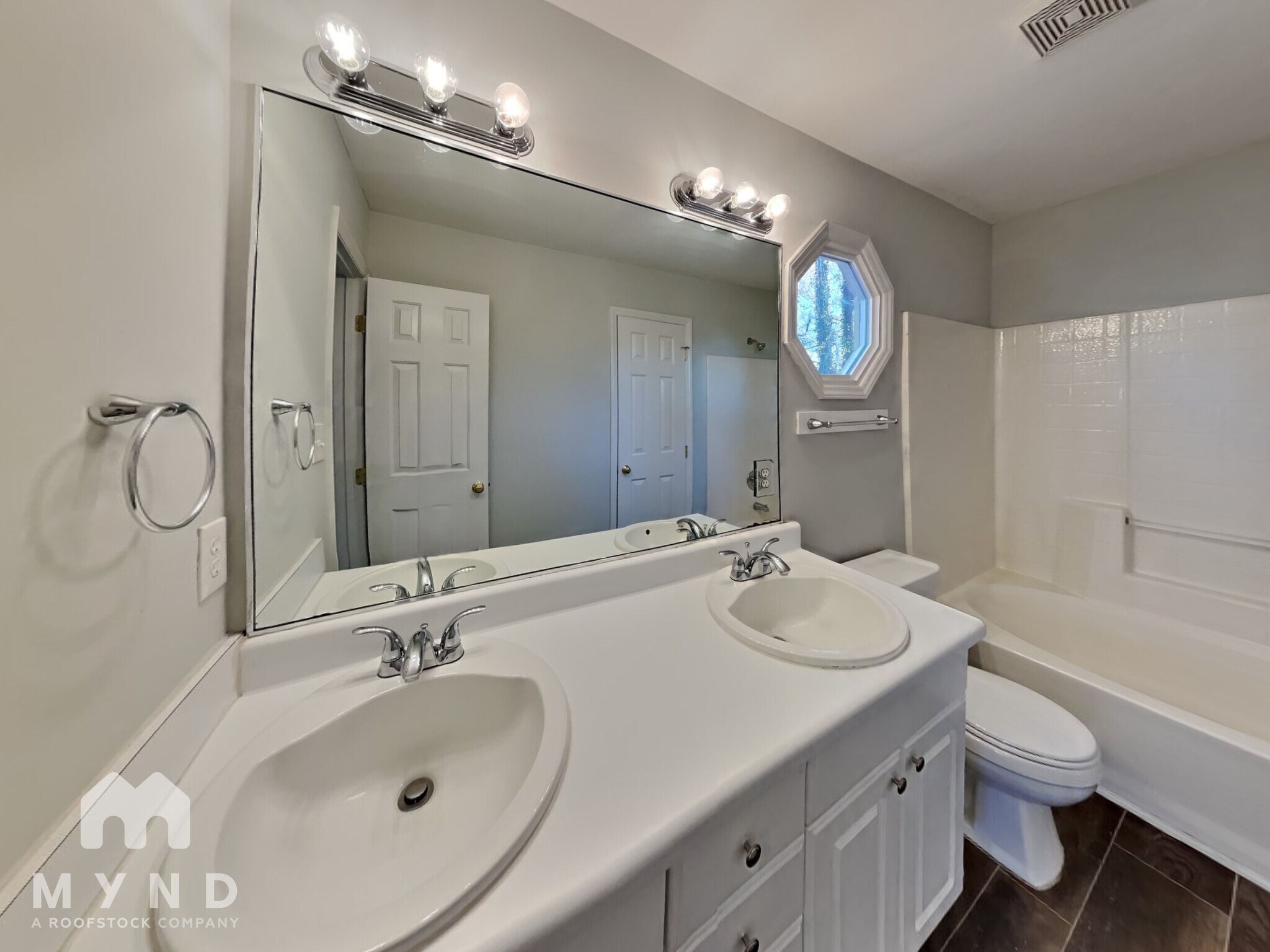 Building Photo - 409 Triple Crown Cir