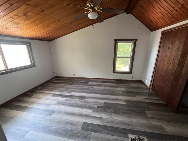 Building Photo - 3 Bedroom House!