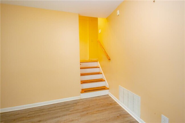 Building Photo - 3233 River Oak Pl