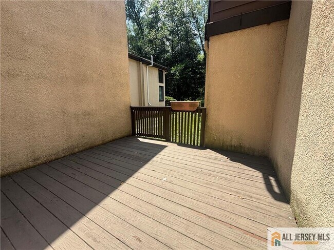 Building Photo - 514 Sayre Dr