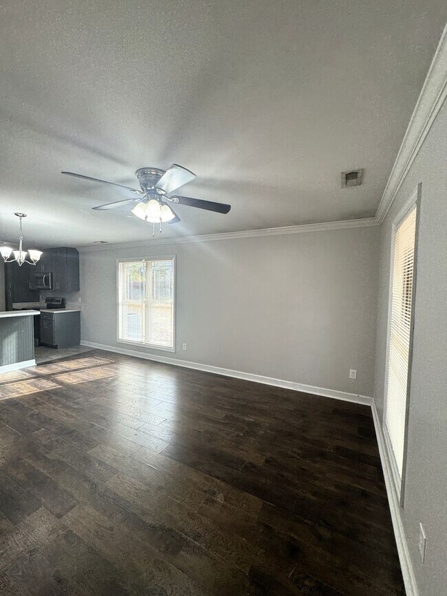 Building Photo - 127 Hedge Ln