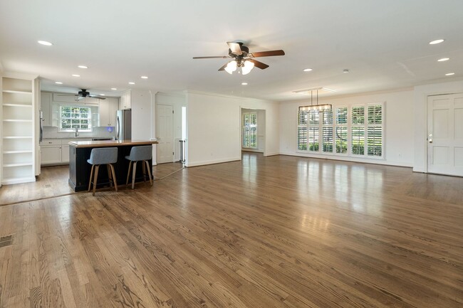Building Photo - Mountain Brook Living: 3BR Main, Hardwoods...