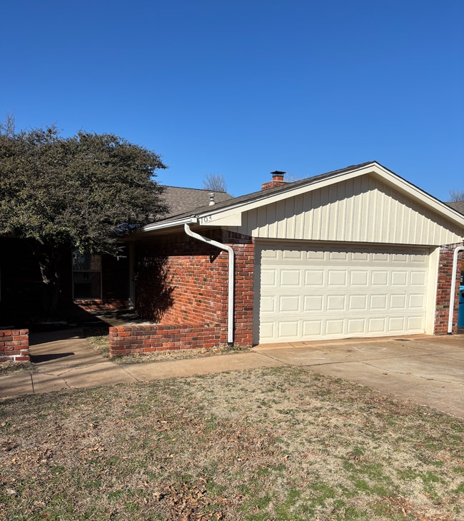 Building Photo - 3 bedroom 2 bath Edmond Duplex
