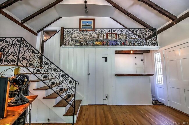 Building Photo - 96 Kings Hwy N